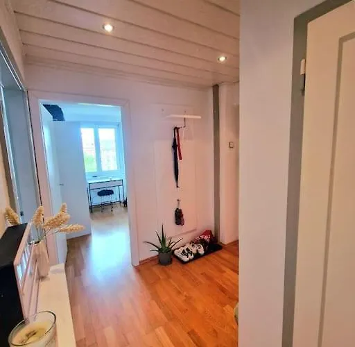 Schoene 2,5 Mit Balkon Und Parkplatz Apartamento Graz