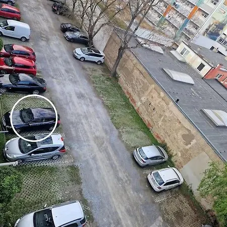 Schoene 2,5 Mit Balkon Und Parkplatz Lägenhet