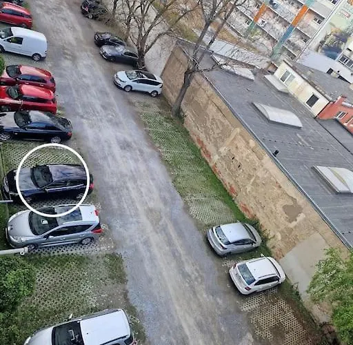 Schoene 2,5 Mit Balkon Und Parkplatz Διαμέρισμα